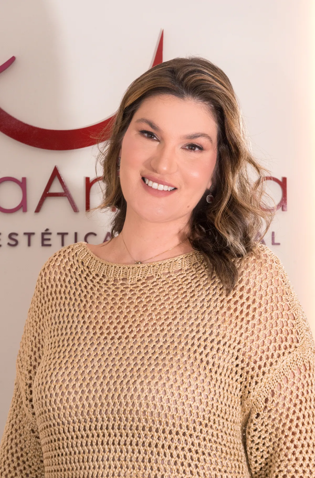 Dra. Carolina Ananda na recepção do consultório